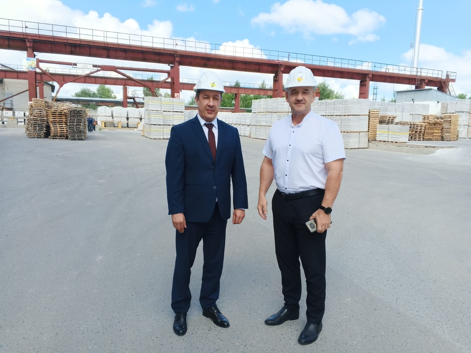 Глава Железнодорожного района посетил завод Стройберг